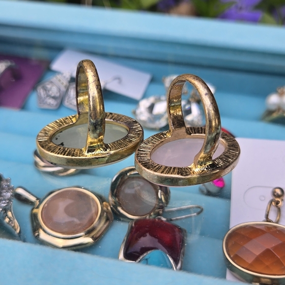 Vintage Gold-toned rose quartz light gree jade stone rings size 7 and si… - Picture 9 of 17